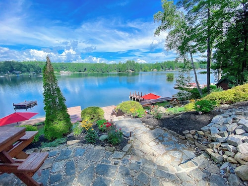 Dockside Manor-Family & Pet friendly- Private Dock, Gameroom, Firepit & Hot Tub