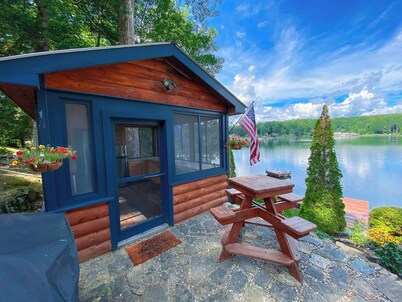 Dockside Manor-Family and Pet friendly- Private Dock,Gameroom, Firepit & Hot Tub