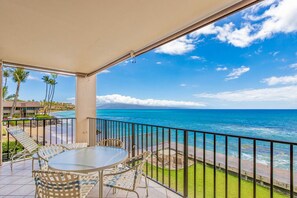 Outdoor dining - Aloha Condos, Nohonani Condos and Resort, Condo 206, Beachfront (Lahaina)