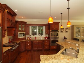 雪櫃、微波爐、爐具、洗碗機