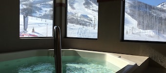 Ski-In/Ski-Out PARK CITY VACATION CONDO with MOUNTAIN VIEW!