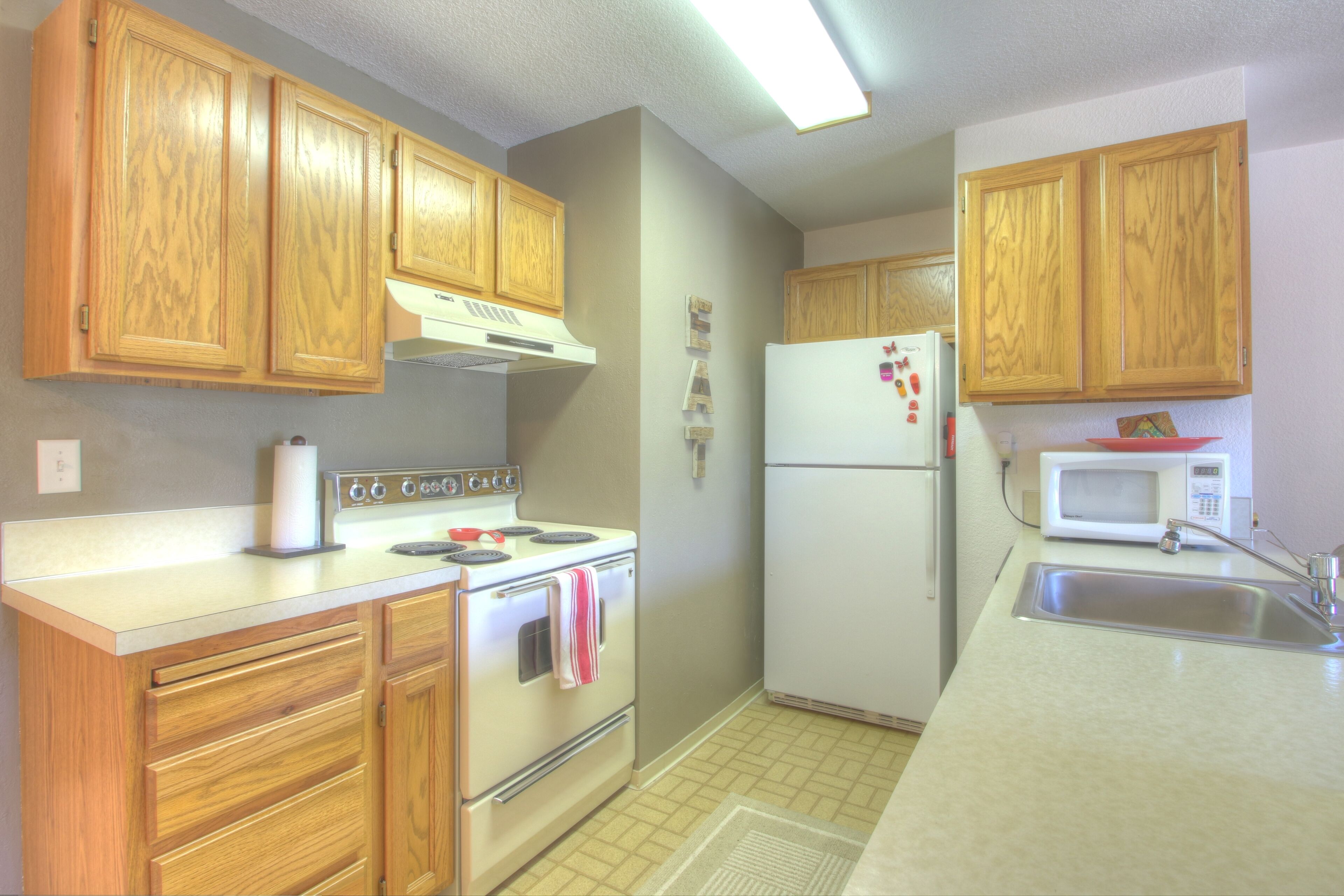 CLEAN COMFORTABLE CONDO CLOSE TO DOWNTOWN AND PAYETTE LAKE