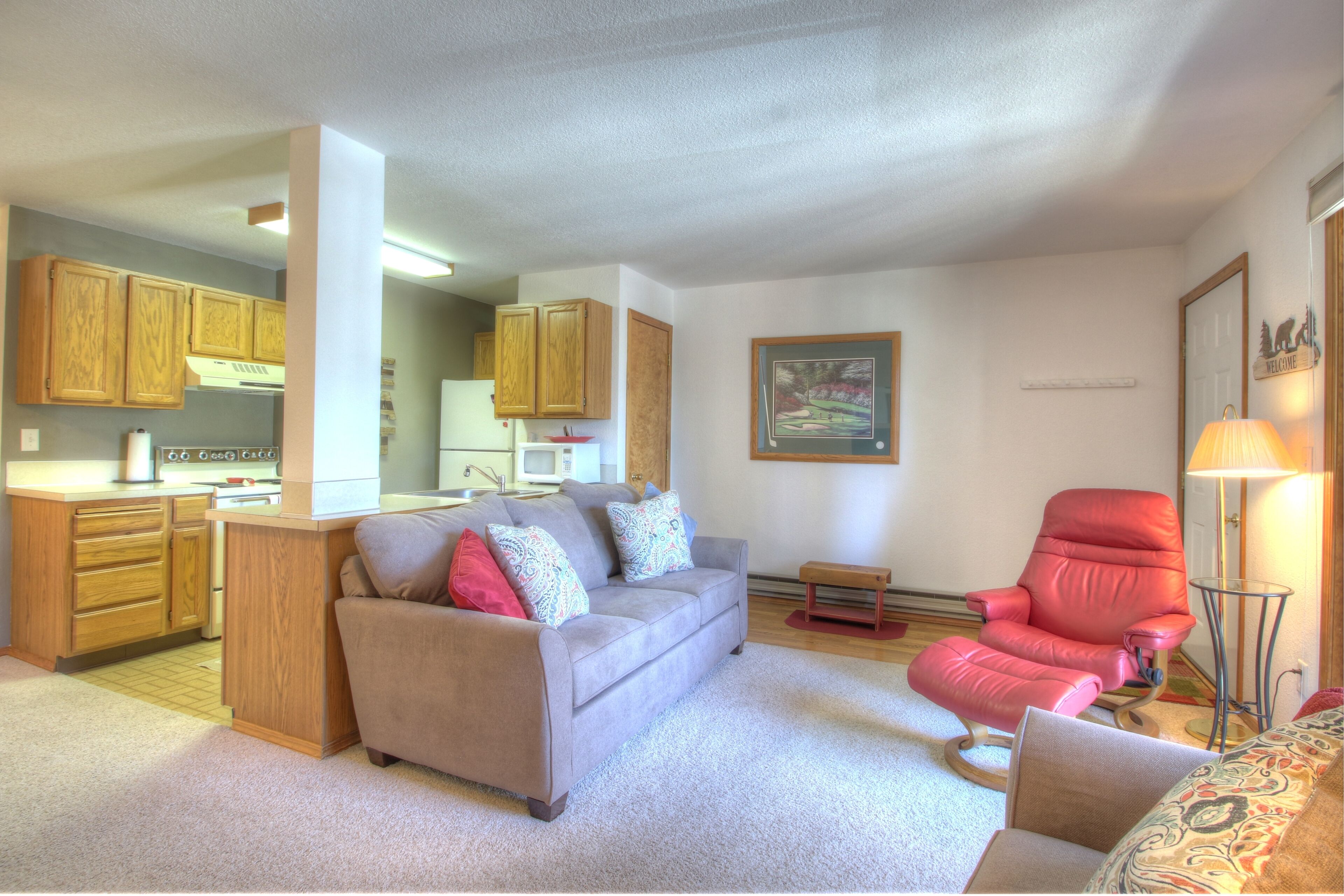 CLEAN COMFORTABLE CONDO CLOSE TO DOWNTOWN AND PAYETTE LAKE