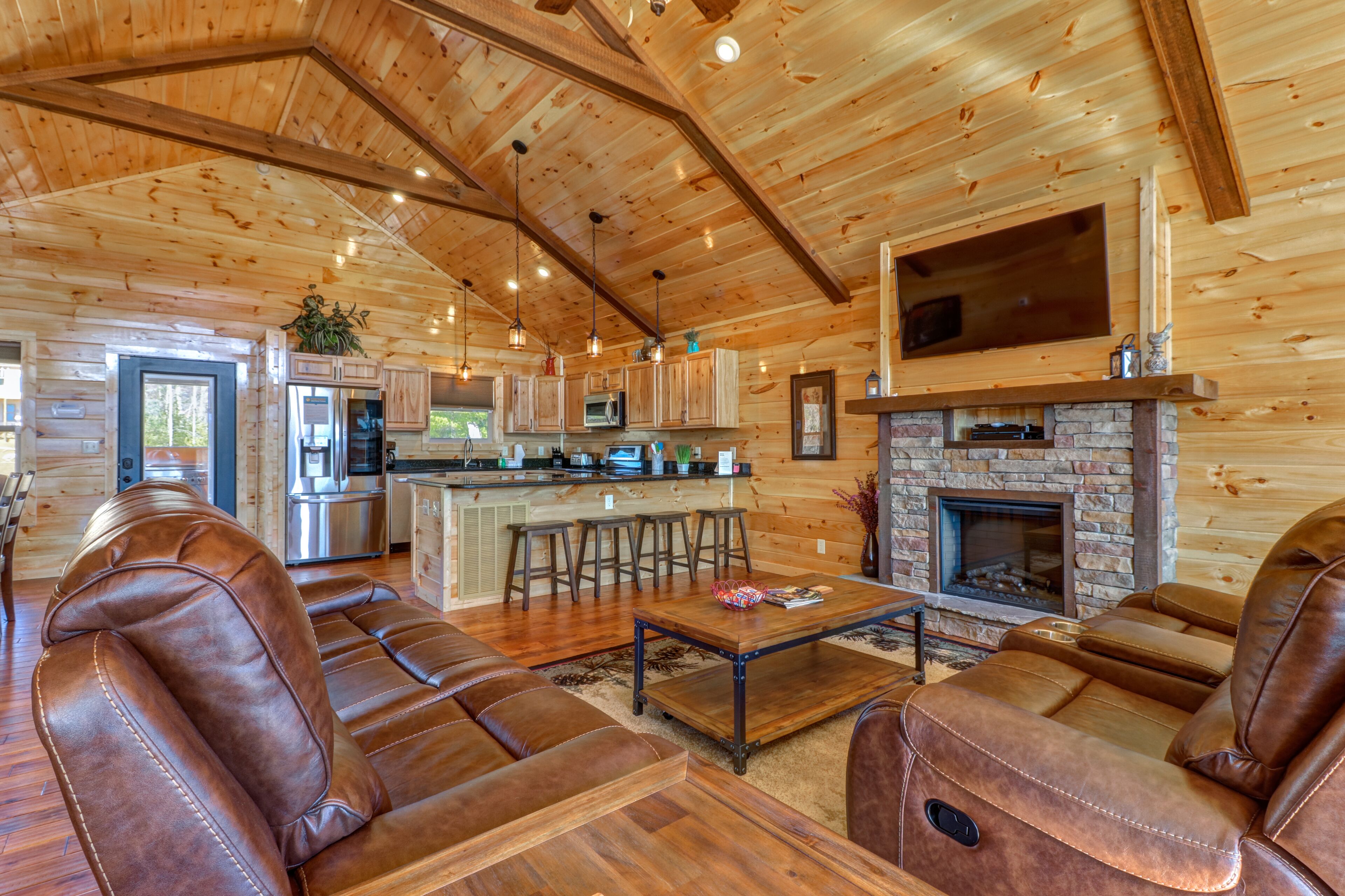 Mountainside cabin with private hot tub, pool table, & gas fireplace