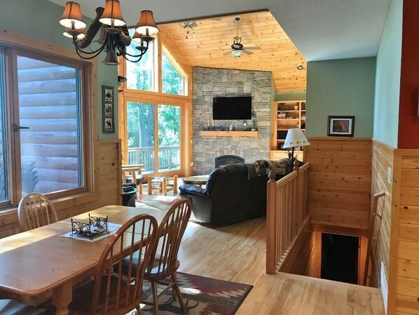 智能電視、壁爐、足球機、乒乓球設施