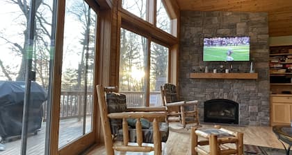 Acogedor Cedar Chalet con vistas al lago amarillo con 12 camas <2 horas de las ciudades