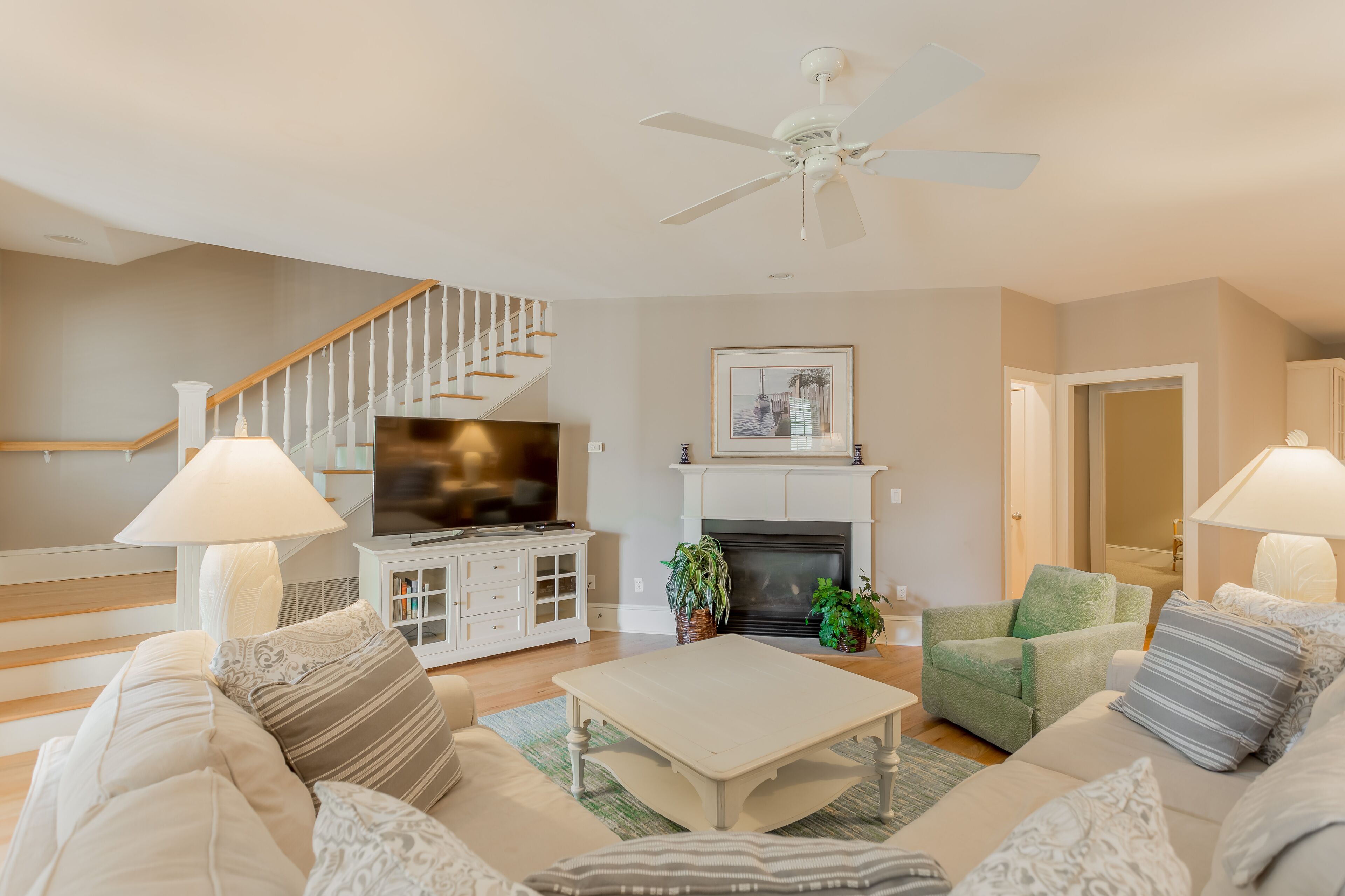 Downtown Rehoboth Beach 5BR 3 Primary Suites w/ Parking Screened Porch