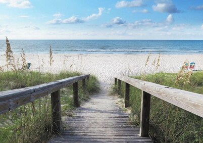 Beach Front sleeps 6 SPRING SUMMER WEEKLY ONLY!SATURDAY to SATURDAY ONLY PLEASE