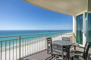 Outdoor dining - Aqua Resort 1BR Bunk! Amazing views and Beach chairs included! (Panama City Beach)