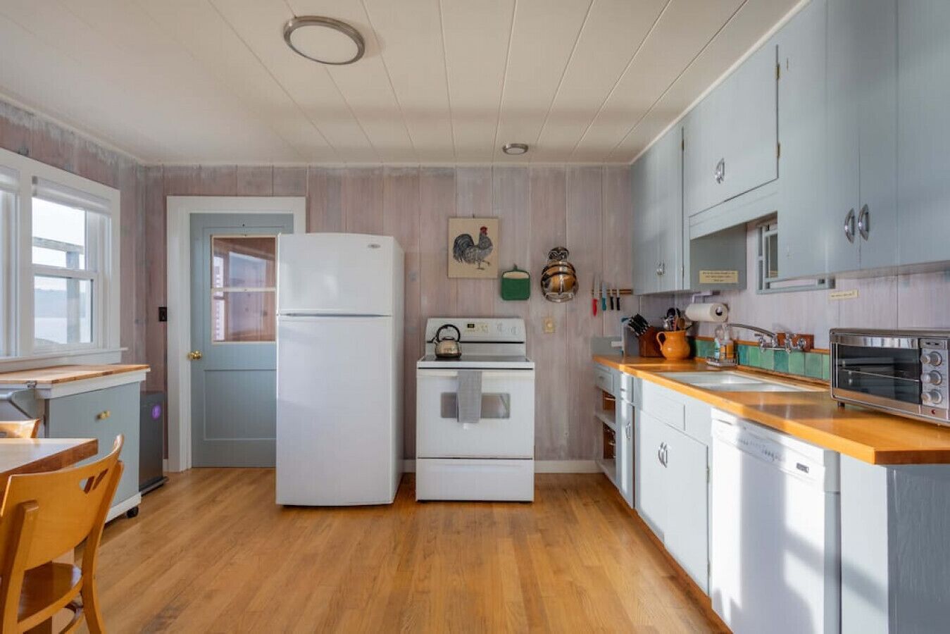 Cozy & Quaint Cottage on Tomales Bay w/ Hot Tub