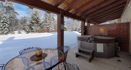 Clean Comfortable Townhome with Hot Tub Sleeps 7