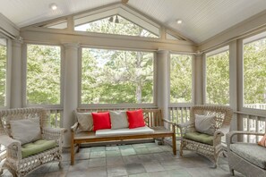 Smart TV, fireplace, DVD player