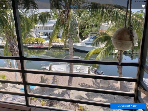 Property grounds - A great place to relax, fish, or even work from. 2/2 , 66 ft (Tavernier)