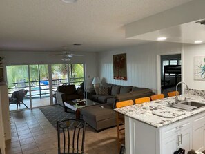 Interior - A great place to relax, fish, or even work from. 2/2 , 66 ft (Tavernier)