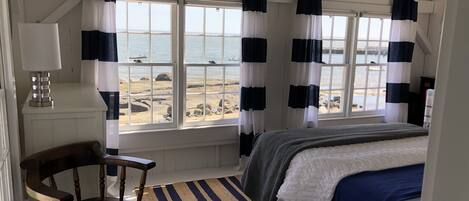 4 عدّة غرف نوم ومكتب وواي فاي مجانًا وملاءات أسرّة