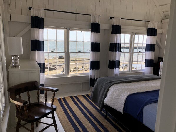 4 bedrooms, desk, free WiFi, bed sheets