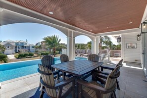 Outdoor dining - Luxury Ocean Blvd.  POOL/HOT TUB, PUTTING GREEN, ROOF TOP (Isle of Palms)