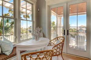 المنشأة من الداخل