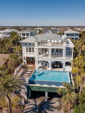 Exterior - Luxury Ocean Blvd.  POOL/HOT TUB, PUTTING GREEN, ROOF TOP (Isle of Palms)