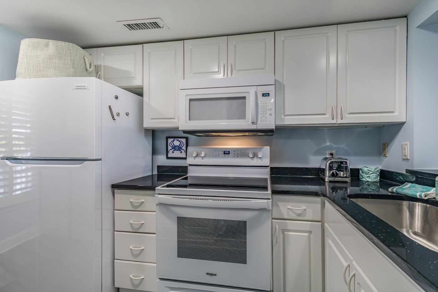 Ocean Front D-Building - POOL ACCESS AND OCEAN VIEWS!!!