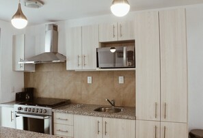 Micro-ondes, cafetière/bouilloire