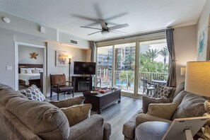 TV, DVD-spiller og stereoanlegg