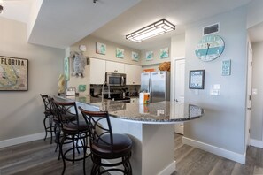 Fridge, microwave, oven, stovetop - 2nd Floor 2 Bedroom~Shores of Panama 213 ~Remodeled Luxury Beach Front Unit! Same Floor Parking (Panama City Beach)