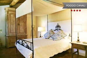 3 dormitorios, escritorio, tabla de planchar con plancha y cuna de viaje