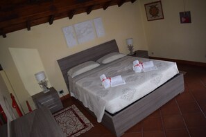 3 chambres, bureau, fer et planche à repasser, Wi-Fi gratuit