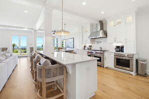 Fridge, microwave, oven, stovetop - Port of Call on Isle of Palms OCEAN FRONT, Pool, boardwalk, putting green (Isle of Palms)