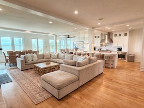 Télévision, table de tennis de table