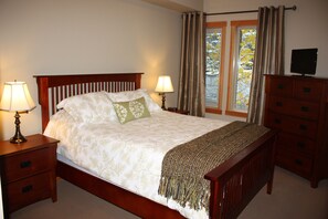 3 slaapkamers, een strijkplank/strijkijzer, reisbedje, gratis wifi