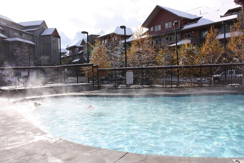 Beautiful Family-Friendly 3 Bedroom Condo with Heated Outdoor Pool