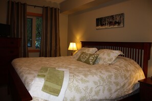 3 bedrooms, iron/ironing board, travel cot, free WiFi