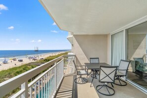 Outdoor dining - Modern Oceanfront Condo, Hardwood Floors, Outdoor Pool | Crescent Shores - S 308 (North Myrtle Beach)