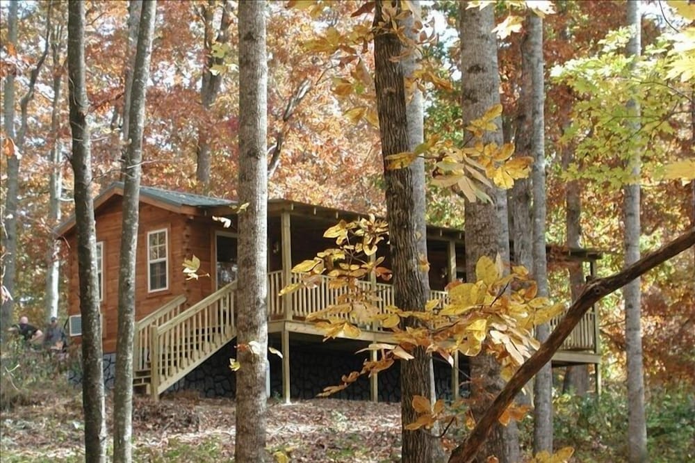 Lazy Rocker Cabin at Green Mountain Lodge in the heart of NC Apple Country