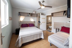 Universal access bedroom - Acropolis Blue 4 Bd 4 Ba, all ensuite baths (Athens)