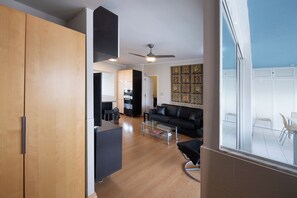 A modern apartment with a kitchen, dining area, and a living room with a black leather sofa. - Acropolis Blue 4 Bd 4 Ba, all ensuite baths (Athens)