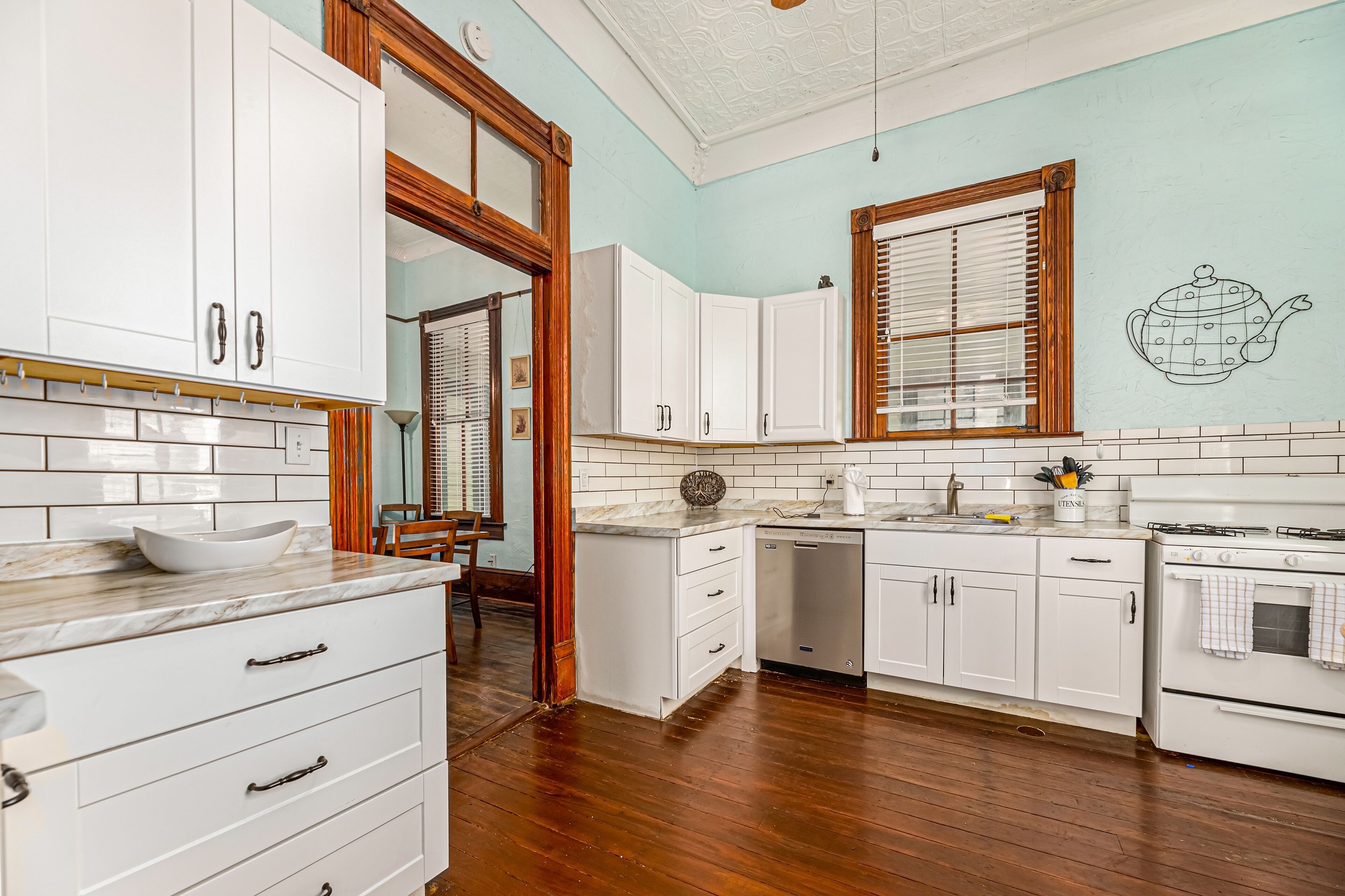 Colorful Victorian - walking distance to the beach & Pleasure Pier