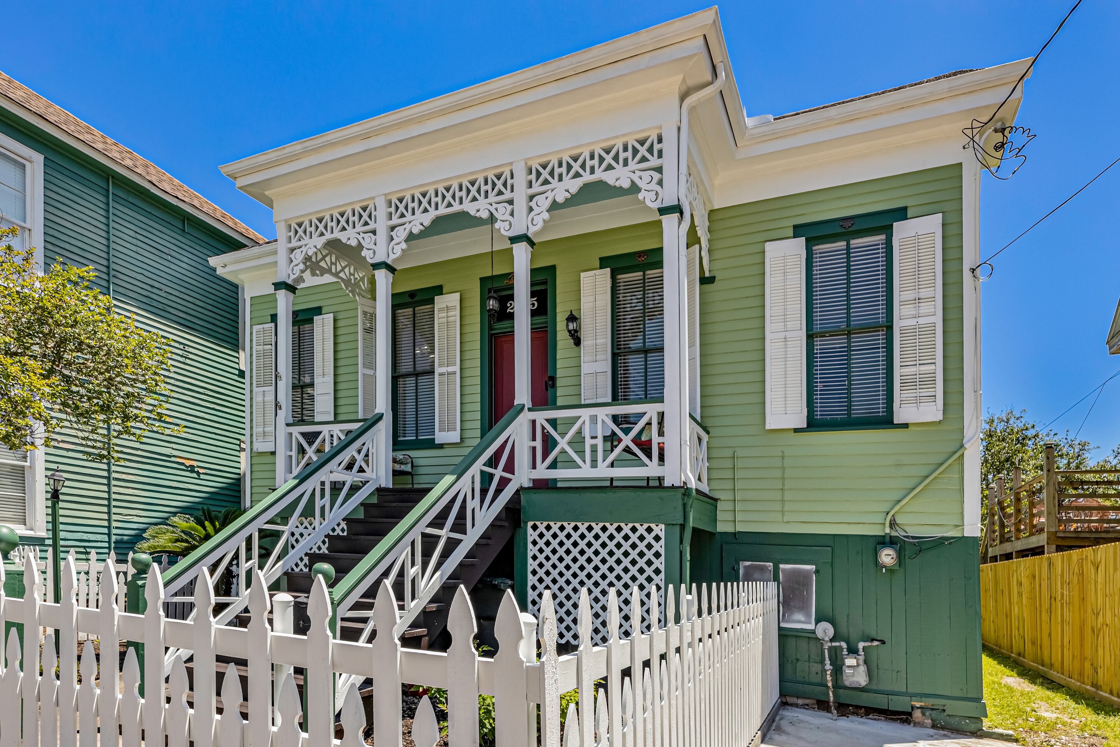 Colorful Victorian - walking distance to the beach & Pleasure Pier