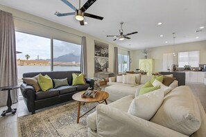 TV connectée, table de tennis de table, livres, médiathèque