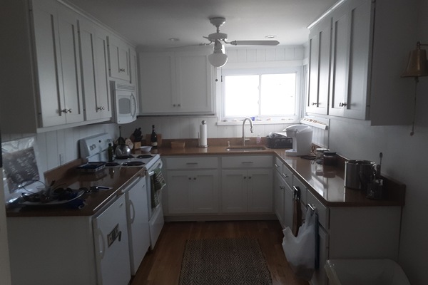 ثلاجة، ميكروويف، فرن، ماكينة لصنع القهوة/الشاي