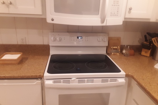 ثلاجة، ميكروويف، فرن، ماكينة لصنع القهوة/الشاي