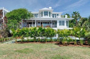 Exterior - Discounts! 🌊Oceanfront! 2204 Palm~ beautifully decorated, elevator, pool, hot tub (Isle Of Palms)