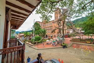 Habitación triple superior, vistas a la ciudad | Vistas a la ciudad