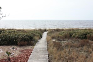 On the beach - "Somewhere In The Sun" Beachfront Cottage - Old Florida Style Hideaway (Panacea)