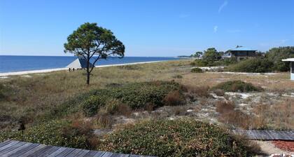 "Somewhere In The Sun" Beachfront Cottage - Old Florida Style Hideaway