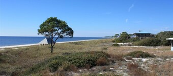"Somewhere In The Sun" Beachfront Cottage - Old Florida Style Hideaway