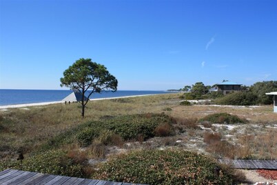 "Somewhere In The Sun" Beachfront Cottage - Old Florida Style Hideaway