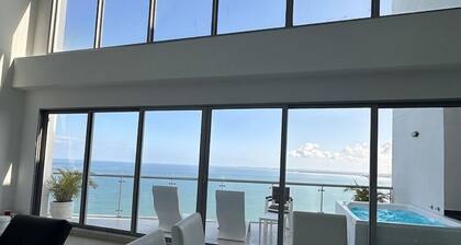 Floating Penthouse Loft/W/ Prv Hot Tub !